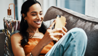 Post de marketing digital moderno azul laranja e branco (1080 x 640 px) (4)